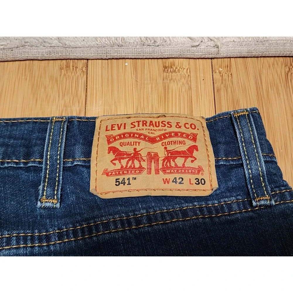 Levis 541 Jeans Mens 42x30 Blue Dark Wash Athletic Tapered Stretch Denim Preppy